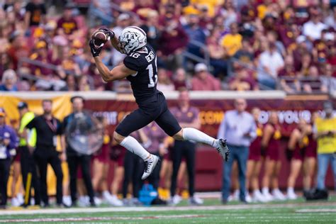 Gophers football team’s new black uniforms riles up some fans